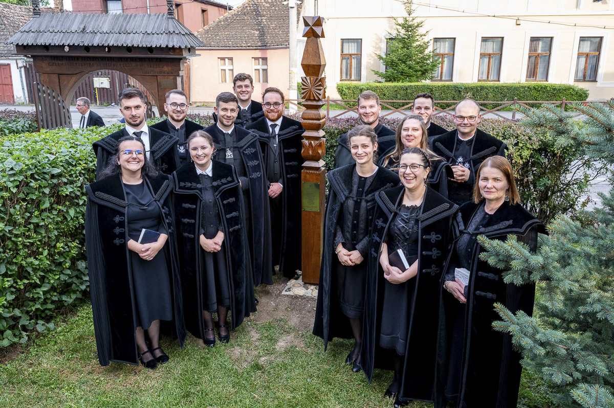 „Törékeny cserépedények”, nagy küldetéssel „Törékeny cserépedények”, nagy küldetéssel